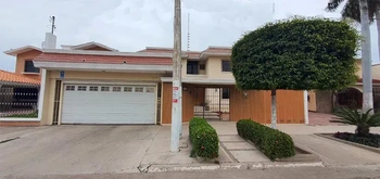 En Venta muy bonita y amplia Casa, Fraccionamiento Las Fuentes. | GM Inmobiliaria