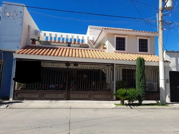 5_1826 | CASA EN VENTA 5 REC FRACC LAS HADAS | GM Inmobiliaria