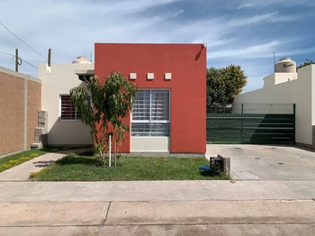 CASA EN RENTA PRIVADA MONARCA