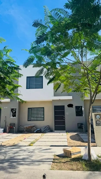 15_3071 | CASA EN RENTA NUEVA FRACC. QUINTA DE CORTEZ | GM Inmobiliaria